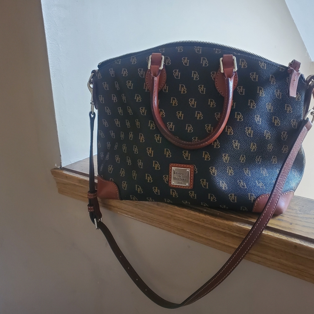 Dooney and bourke sachel handbag